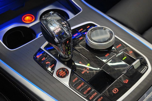 2022 BMW X7 с пробегом 33 642 км