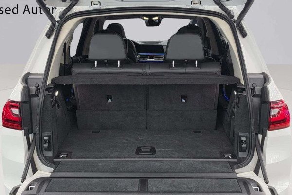 2022 BMW X7 с пробегом 33 642 км