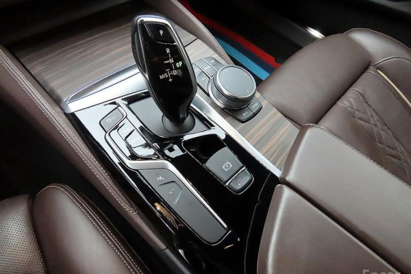 2020 BMW 5 серии с пробегом 70 199 км