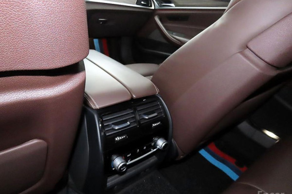 2020 BMW 5 серии с пробегом 70 199 км