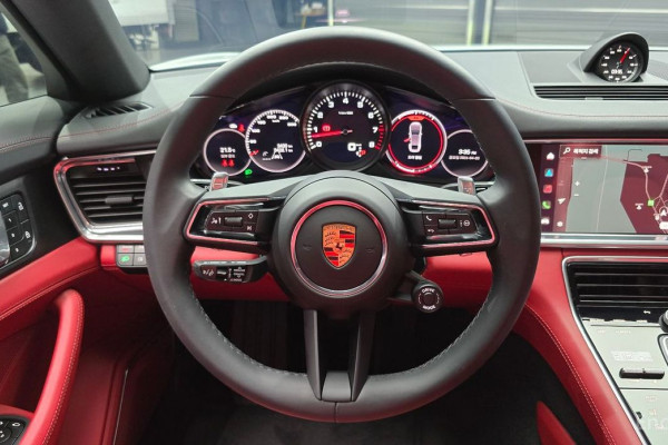 2023 Porsche Panamera с пробегом 3 430 км