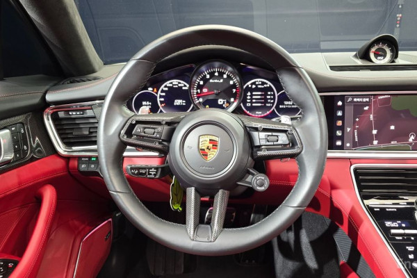 2023 Porsche Panamera с пробегом 47 284 км