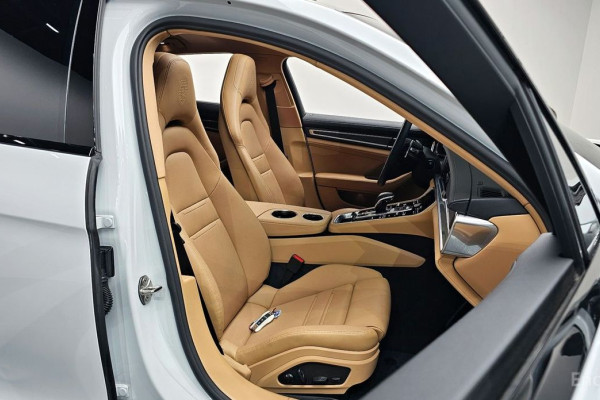 2023 Porsche Panamera с пробегом 9 214 км