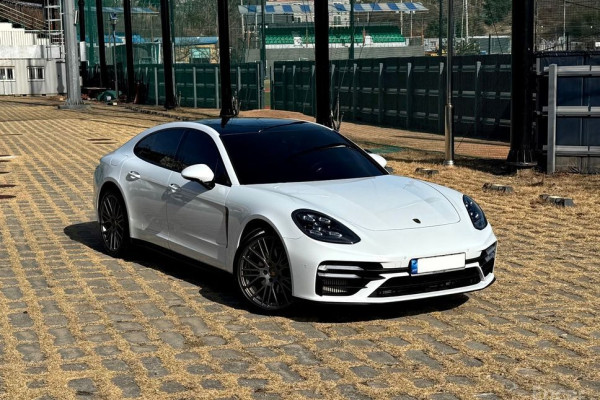 2022 Porsche Panamera с пробегом 30 000 км