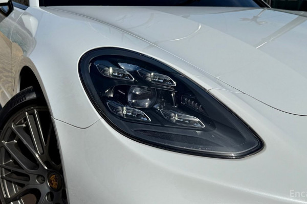 2022 Porsche Panamera с пробегом 30 000 км