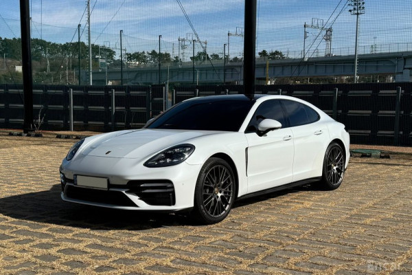 2022 Porsche Panamera с пробегом 30 000 км