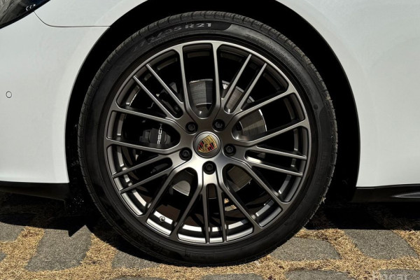 2022 Porsche Panamera с пробегом 30 000 км