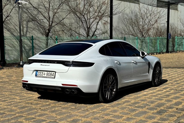 2022 Porsche Panamera с пробегом 30 000 км