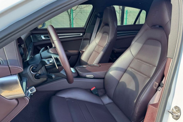 2022 Porsche Panamera с пробегом 30 000 км