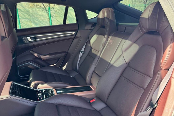 2022 Porsche Panamera с пробегом 30 000 км