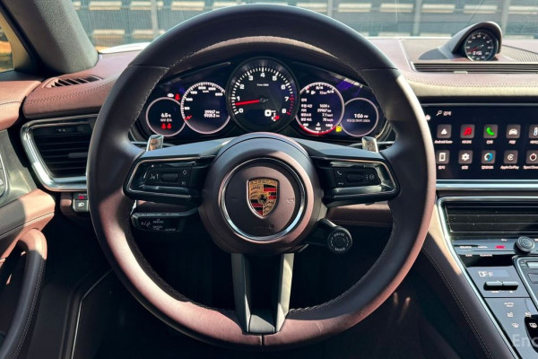 2022 Porsche Panamera с пробегом 30 000 км