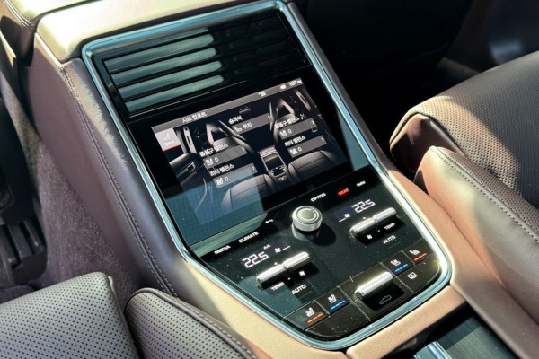 2022 Porsche Panamera с пробегом 30 000 км