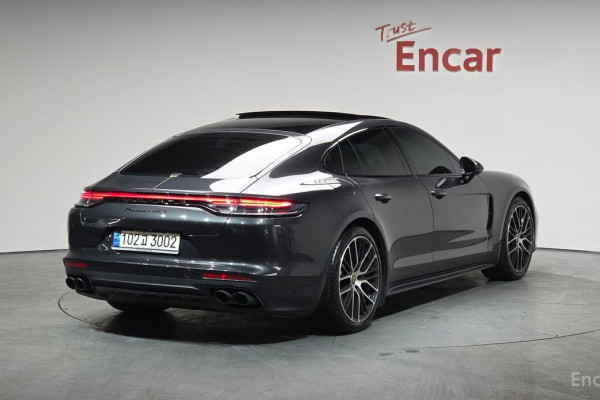 2021 Porsche Panamera с пробегом 17 585 км