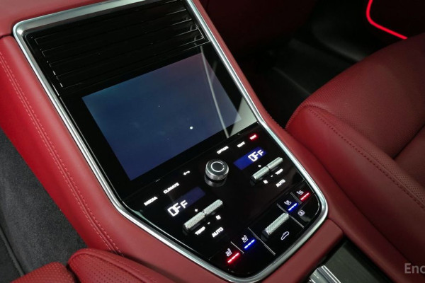 2023 Porsche Panamera с пробегом 13 248 км