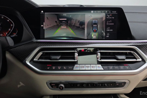 2022 BMW X6 с пробегом 39 049 км