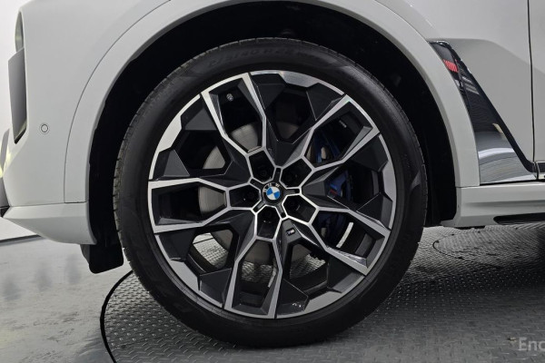 2025 BMW X7 с пробегом 14 636 км
