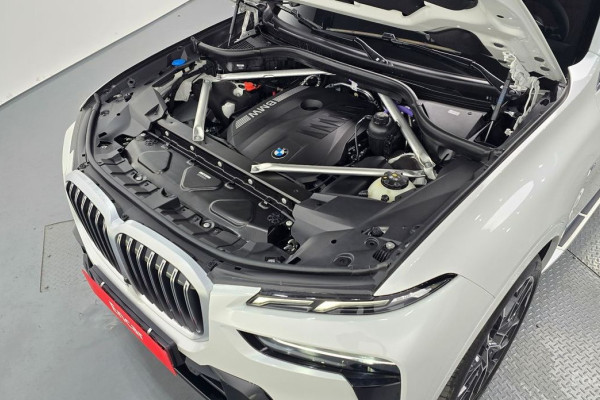 2025 BMW X7 с пробегом 14 636 км