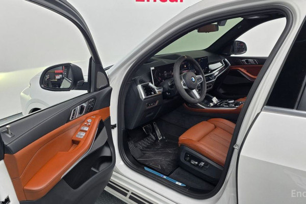 2025 BMW X7 с пробегом 14 636 км