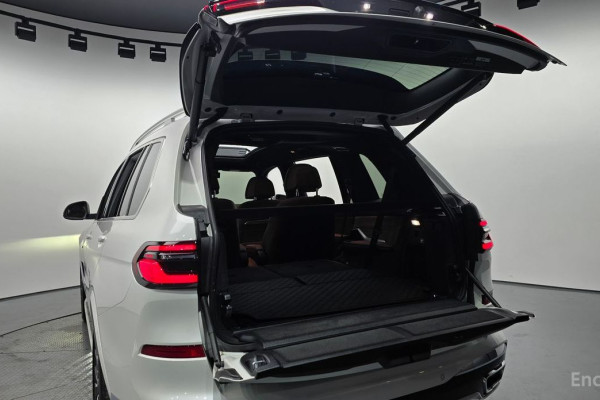 2025 BMW X7 с пробегом 14 636 км