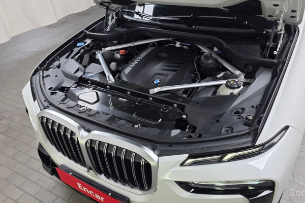 2025 BMW X7 с пробегом 9 295 км