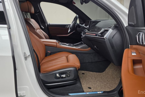 2025 BMW X7 с пробегом 9 295 км