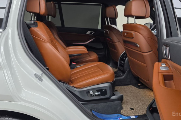 2025 BMW X7 с пробегом 9 295 км