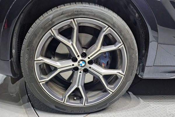 2022 BMW X6 с пробегом 33 592 км