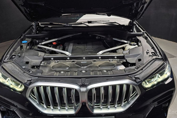 2022 BMW X6 с пробегом 33 592 км