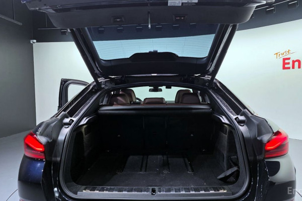 2025 BMW X6 с пробегом 10 557 км