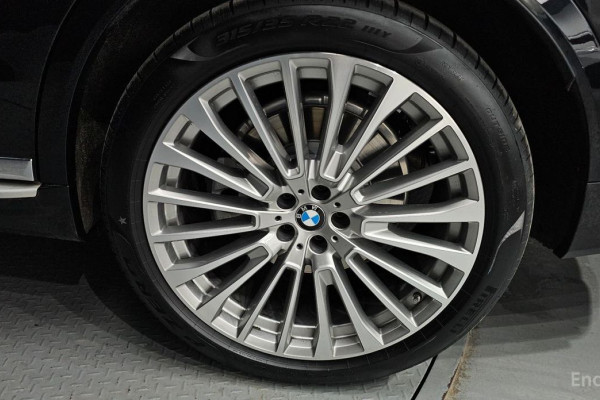 2025 BMW X7 с пробегом 10 569 км