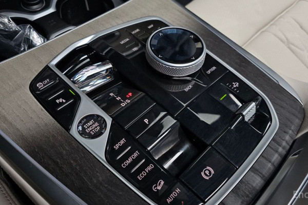 2025 BMW X7 с пробегом 10 569 км