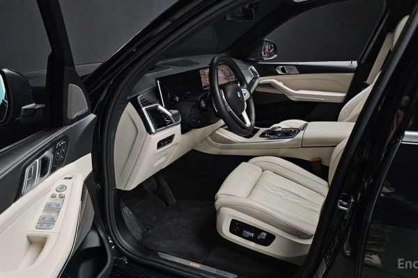 2025 BMW X7 с пробегом 10 569 км