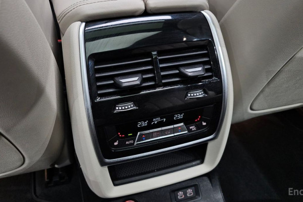 2025 BMW X7 с пробегом 10 569 км