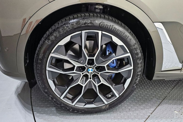 2025 BMW X7 с пробегом 7 914 км