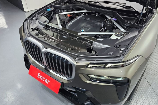 2025 BMW X7 с пробегом 7 914 км