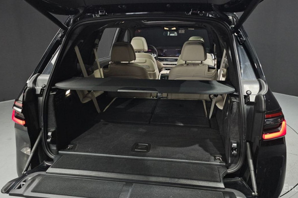 2025 BMW X7 с пробегом 10 569 км