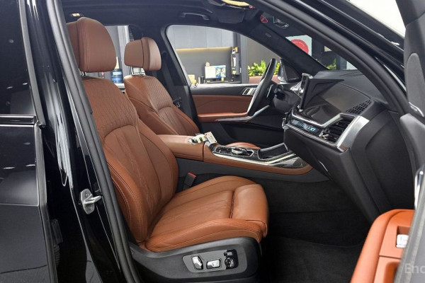 2025 BMW X7 с пробегом 22 717 км