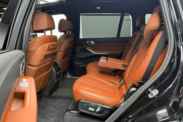 2025 BMW X7 с пробегом 22 717 км