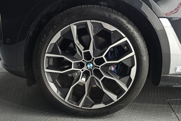 2025 BMW X7 с пробегом 11 218 км