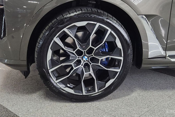 2025 BMW X7 с пробегом 10 706 км