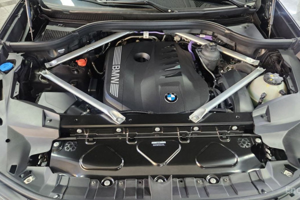 2025 BMW X7 с пробегом 10 706 км