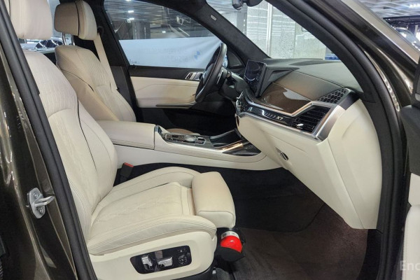 2025 BMW X7 с пробегом 10 706 км