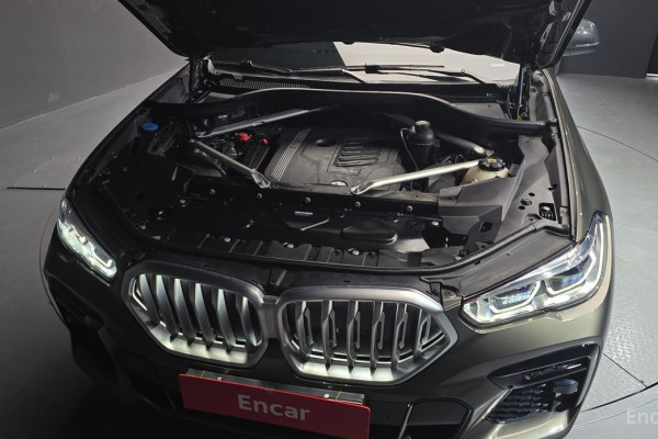 2022 BMW X6 с пробегом 28 555 км