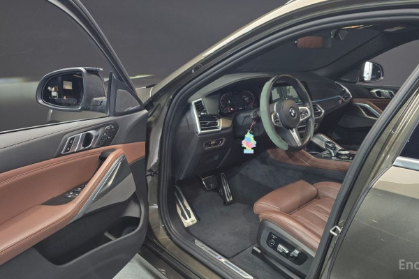 2022 BMW X6 с пробегом 28 555 км