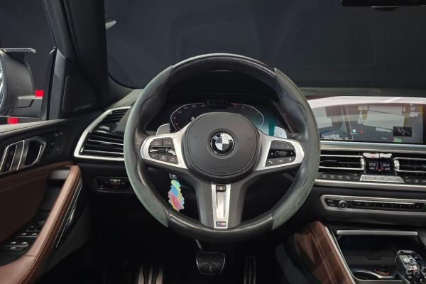 2022 BMW X6 с пробегом 28 555 км