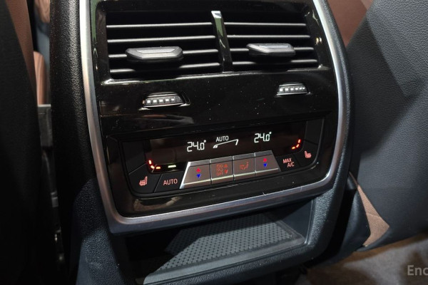 2022 BMW X6 с пробегом 28 555 км