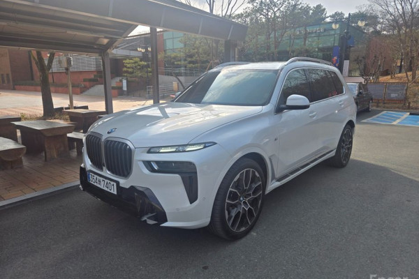 2025 BMW X7 с пробегом 7 977 км