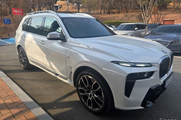 2025 BMW X7 с пробегом 7 977 км