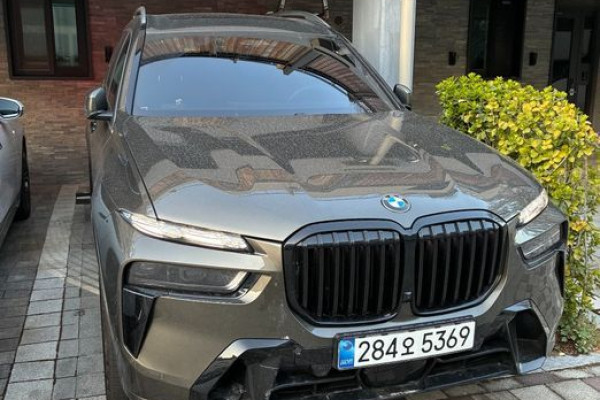 2025 BMW X7 с пробегом 8 000 км