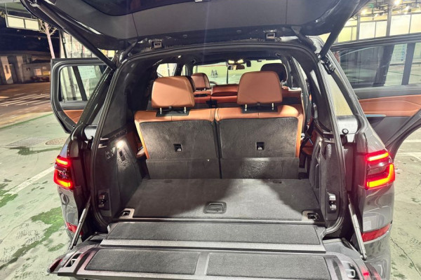 2025 BMW X7 с пробегом 3 810 км